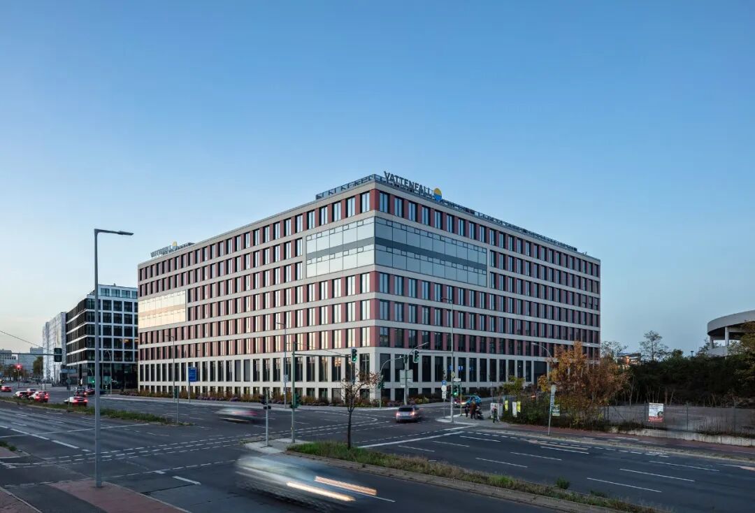 多层办公：大型木桁架结构设计