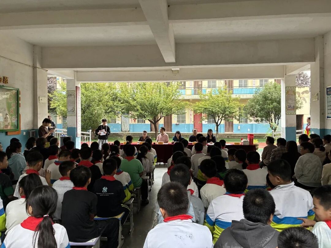 从18封手写感谢信到218只千纸鹤丨法治副校长李露律师、宋程程律师法治第一课精彩开讲