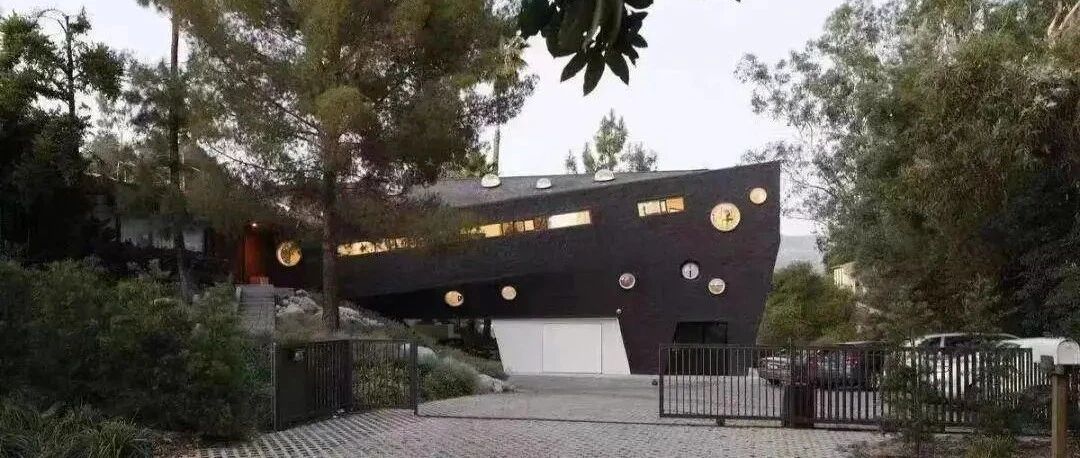 96年小鲜肉晒豪华别墅，意外曝光惊人家庭背景，姥爷竟是郎平教练？！