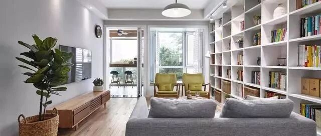 武汉夫妇将客厅变身图书馆，连邻居家的小孩都忍不住往家里跑！！