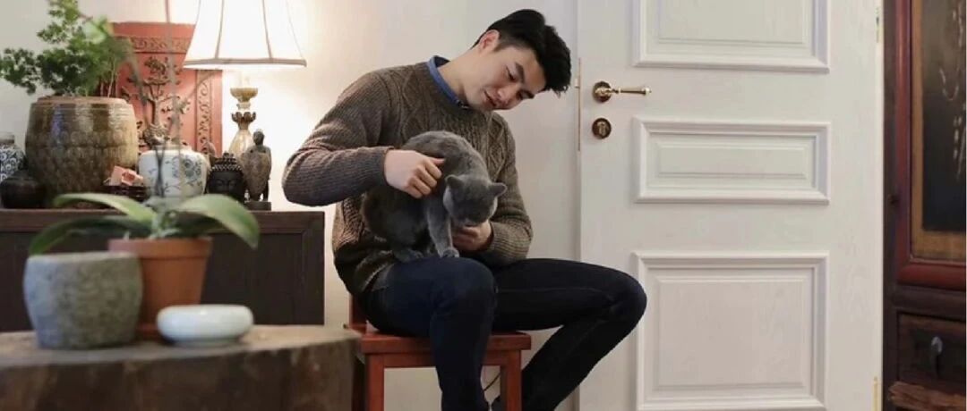 市中心57㎡最强违建房：没屋顶，一家五口每天露营、烧烤、泡温泉