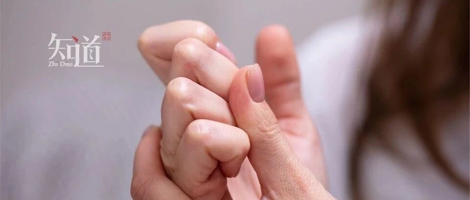 长期掰手指会患上骨关节炎吗？有人做了个长达50年的实验