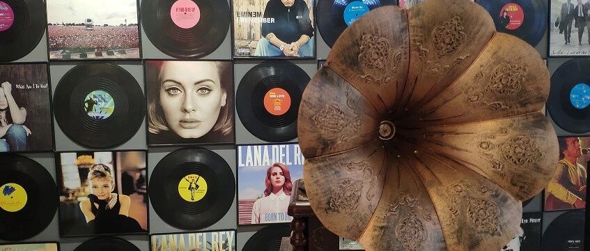 滚石音乐、鱼丁系复刻旧歌，是消费90后情怀抑或找唱片新出路？