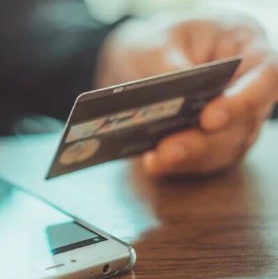 天上不会掉馅饼，手机也不会