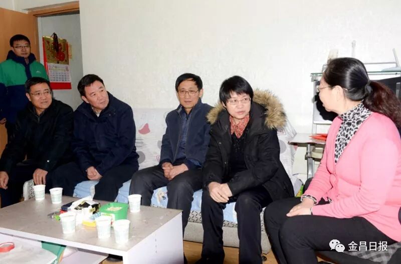 一场与死神赛跑的接力赛——金昌警民联手勇救落入冰窟儿童英雄事