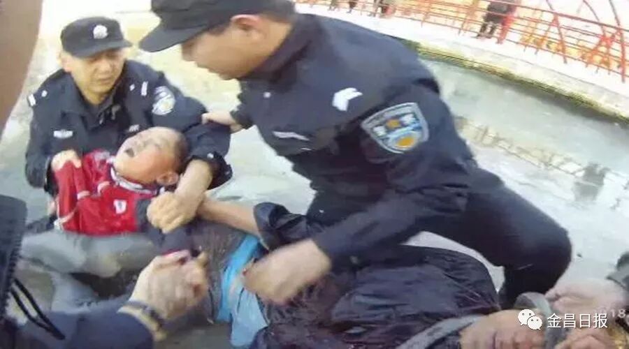 一场与死神赛跑的接力赛——金昌警民联手勇救落入冰窟儿童英雄事