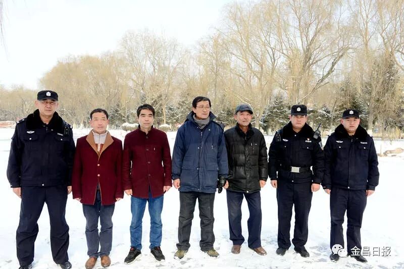 一场与死神赛跑的接力赛——金昌警民联手勇救落入冰窟儿童英雄事