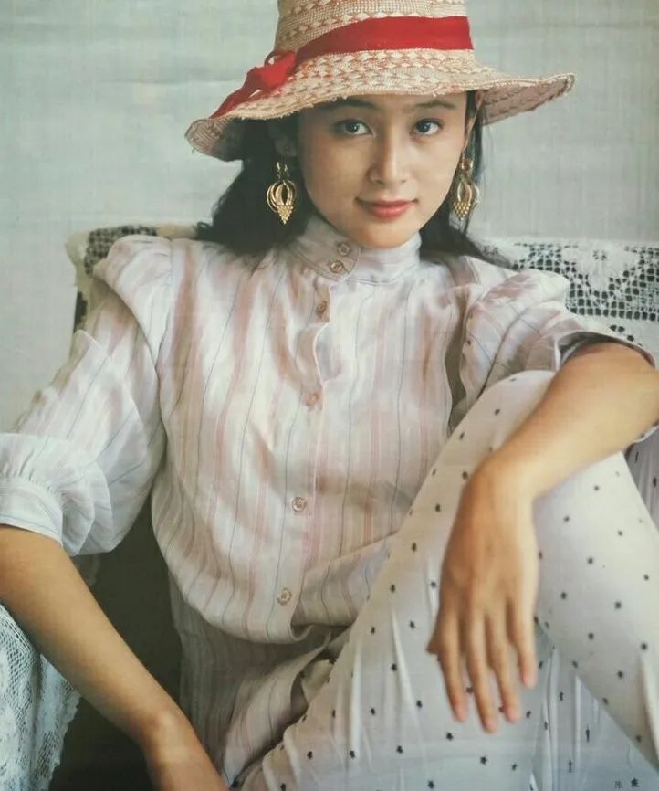 陈红1999年挂历图片