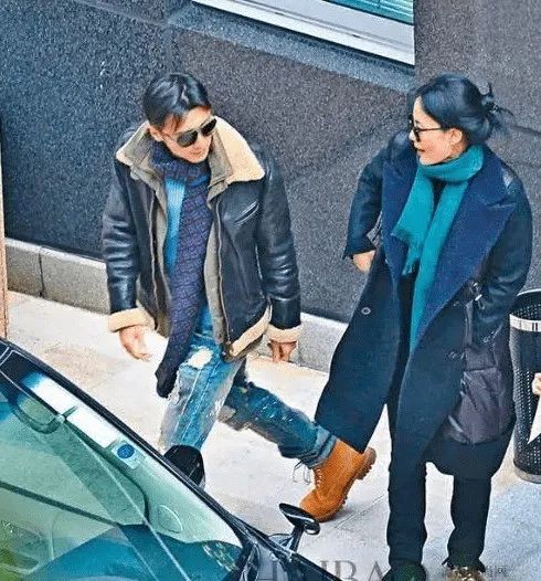 王菲产子是真的吗今日新闻头条_王菲产子照片_王菲48岁产子