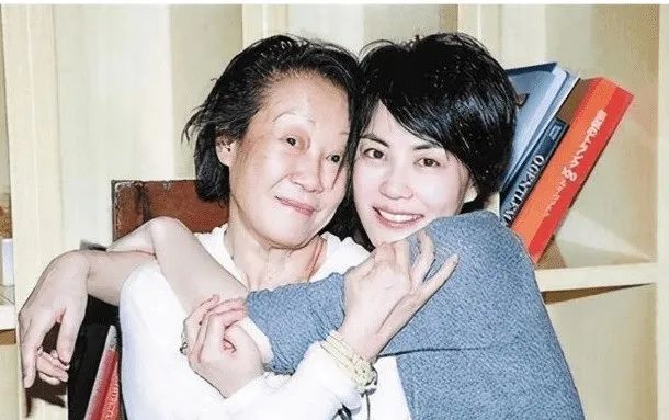王菲48岁产子_王菲产子是真的吗今日新闻头条_王菲产子照片
