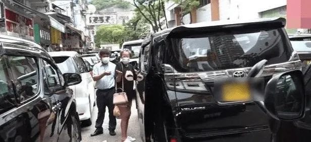 王菲产子是真的吗今日新闻头条_王菲48岁产子_王菲产子照片