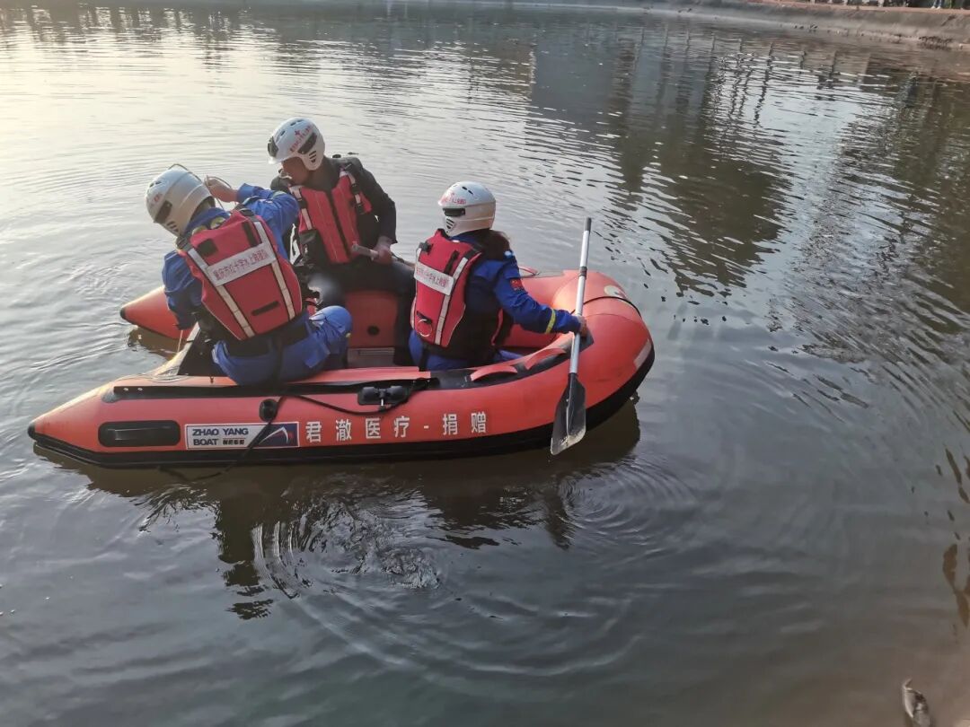 忠县红十字水上救援队开展水域搜救.jpg