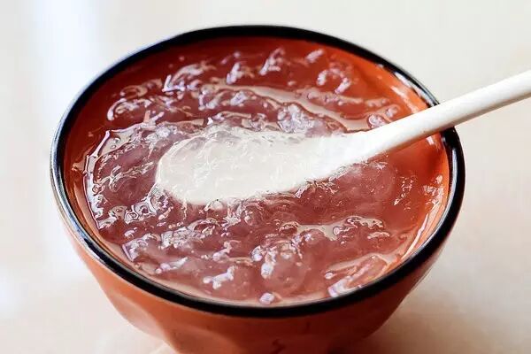 吃燕窝：满满的胶原蛋白，是你打多少玻尿酸都比不了的！！！