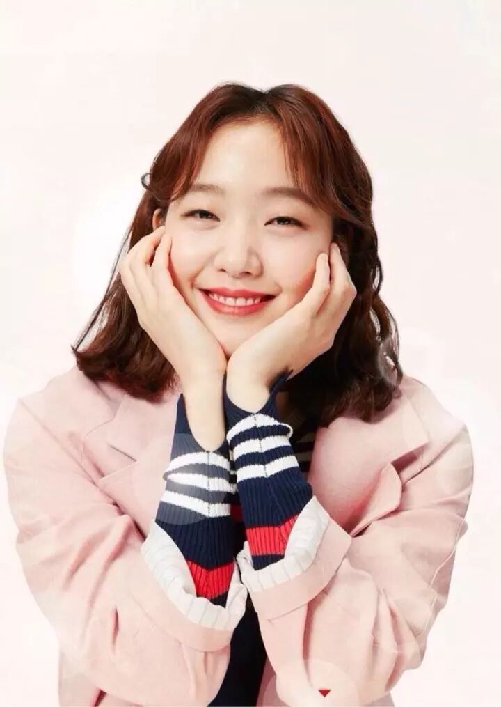 金高银的眼睛虽小,但很神气,笑起来的时候,眯眯眼却闪烁着愉悦的光,越