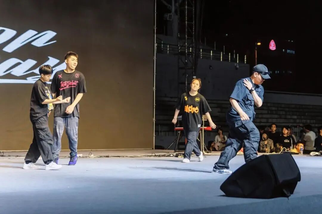 歌曲巴比龙谁唱的_歌曲巴比龙蔡徐坤_巴比龙歌曲