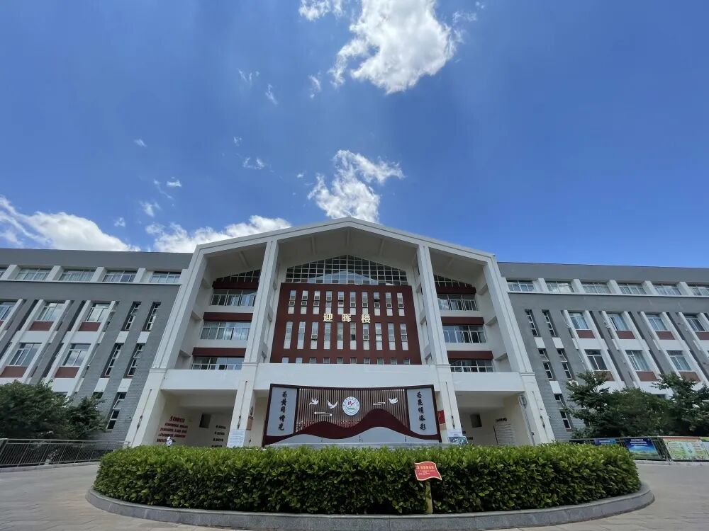 花香满溢书香校园黄冈中学昆明分校初印象