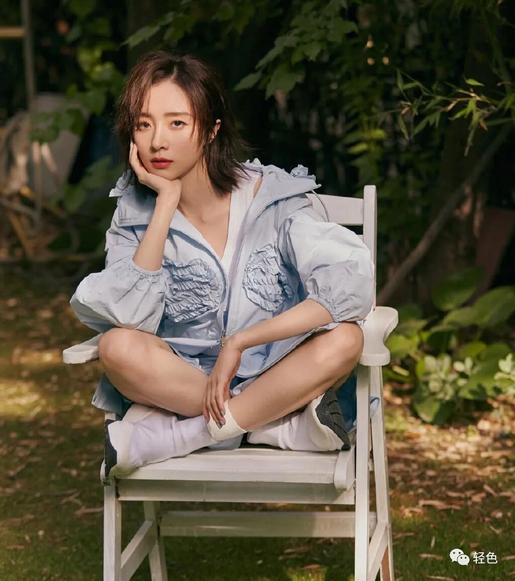 【美女】前凸后翘事业线深邃，这穿衣尺度也太大了（组图） - 19