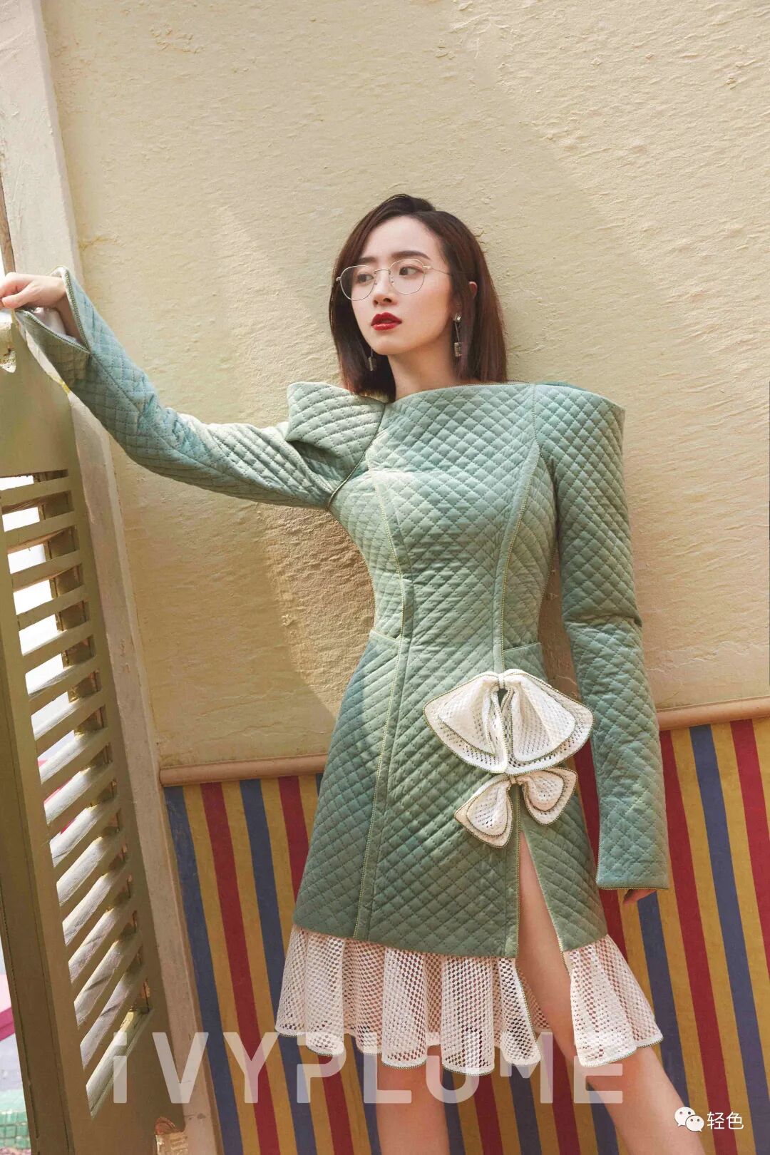 【美女】前凸后翘事业线深邃，这穿衣尺度也太大了（组图） - 30