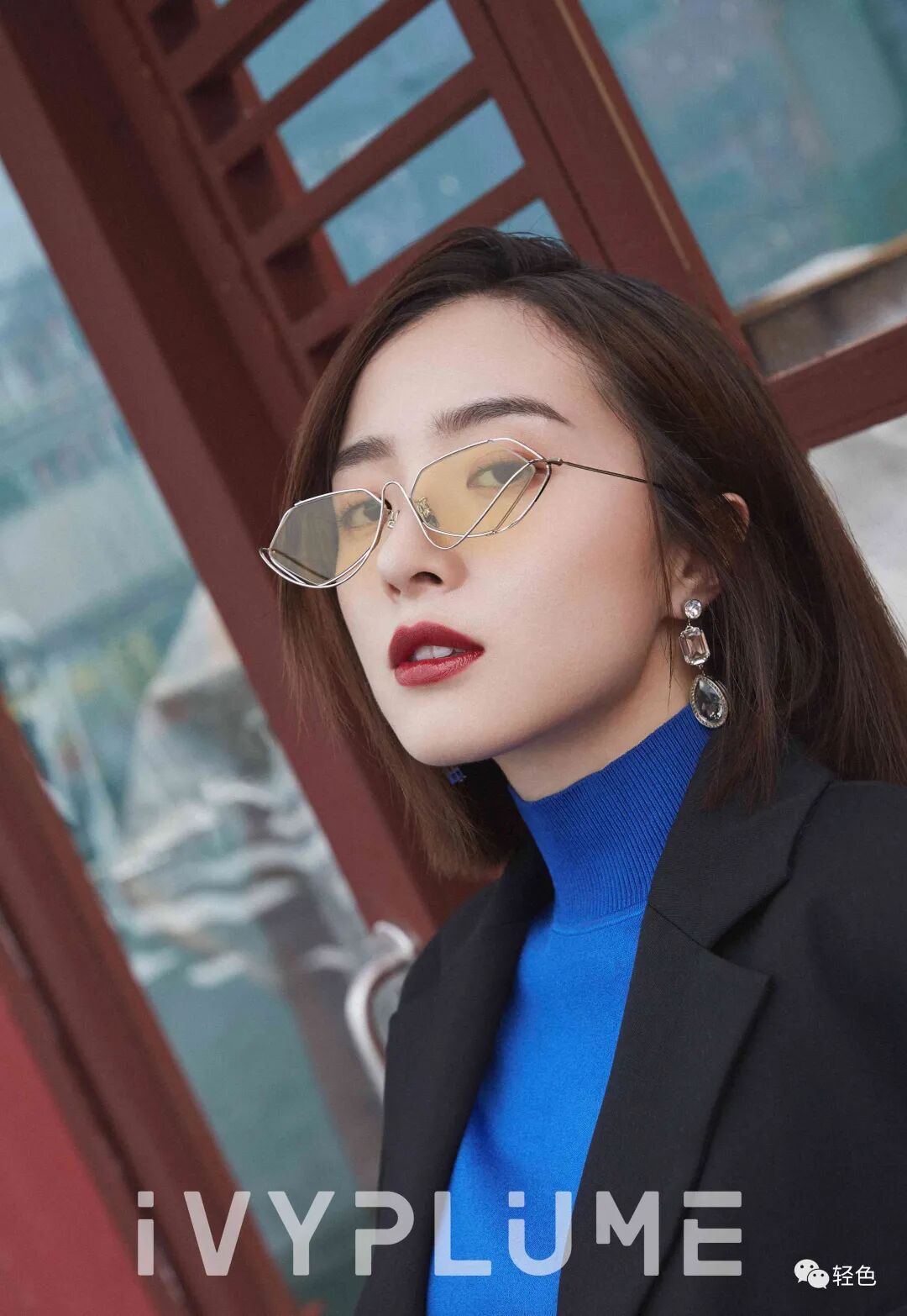 【美女】前凸后翘事业线深邃，这穿衣尺度也太大了（组图） - 28