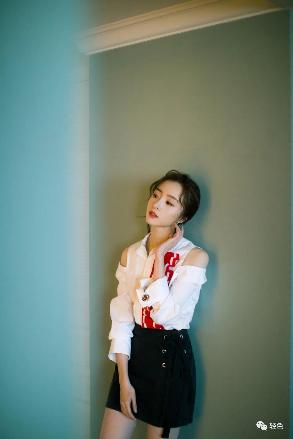 【美女】前凸后翘事业线深邃，这穿衣尺度也太大了（组图） - 26