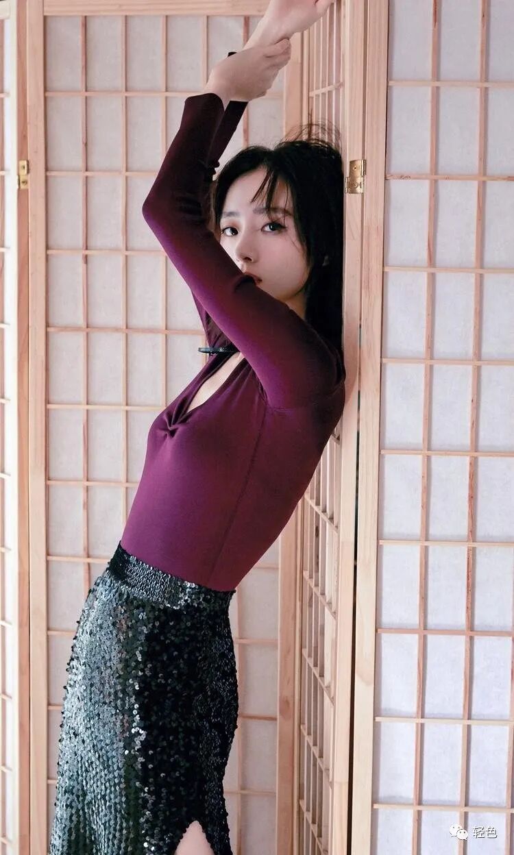 【美女】前凸后翘事业线深邃，这穿衣尺度也太大了（组图） - 23