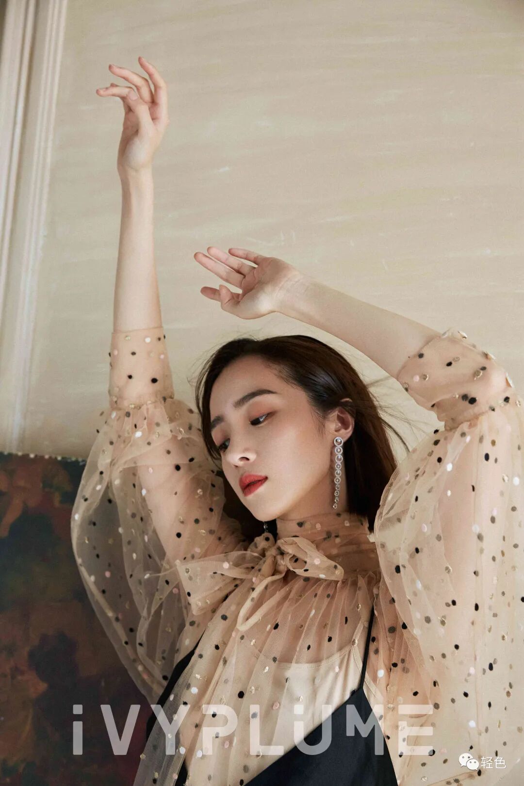 【美女】前凸后翘事业线深邃，这穿衣尺度也太大了（组图） - 31