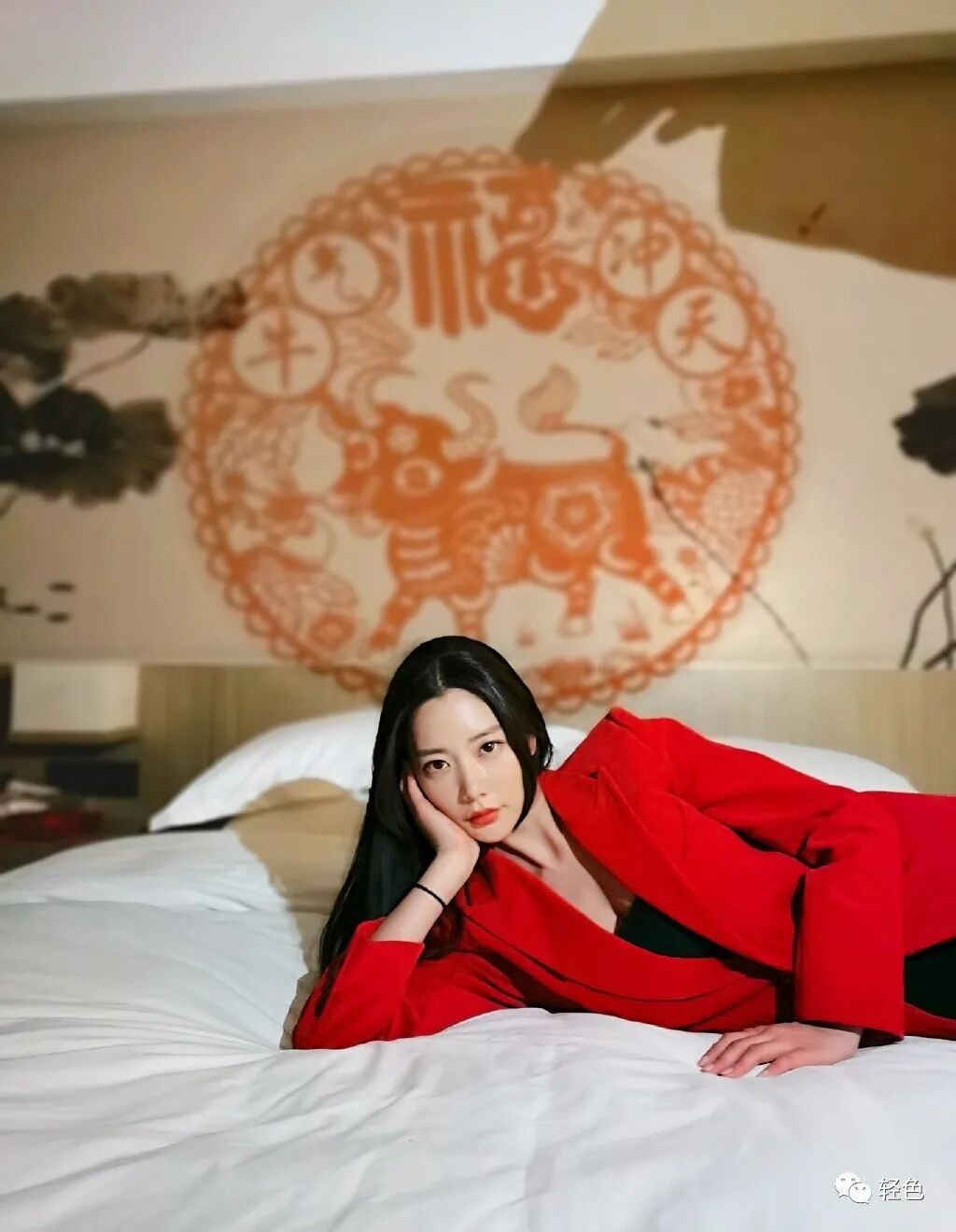 【美女】《流浪地球2》中的她，有着傲人的事业线，迷人的水蛇腰（组图） - 23