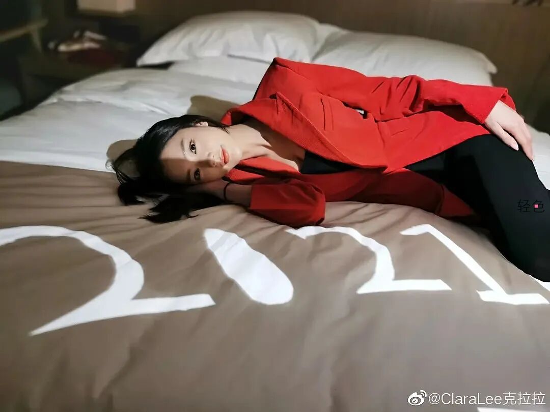 【美女】《流浪地球2》中的她，有着傲人的事业线，迷人的水蛇腰（组图） - 25