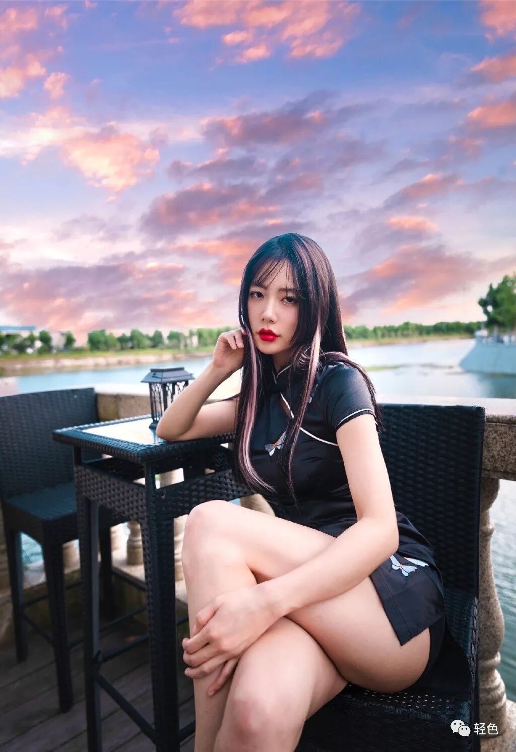 【美女】《流浪地球2》中的她，有着傲人的事业线，迷人的水蛇腰（组图） - 19