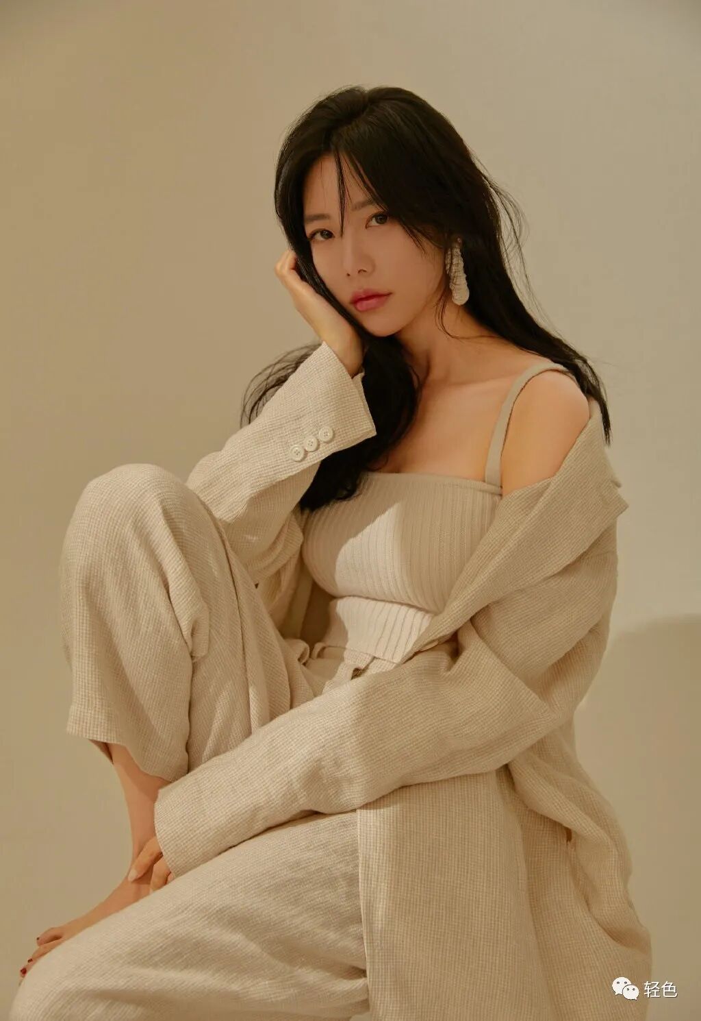 【美女】《流浪地球2》中的她，有着傲人的事业线，迷人的水蛇腰（组图） - 20