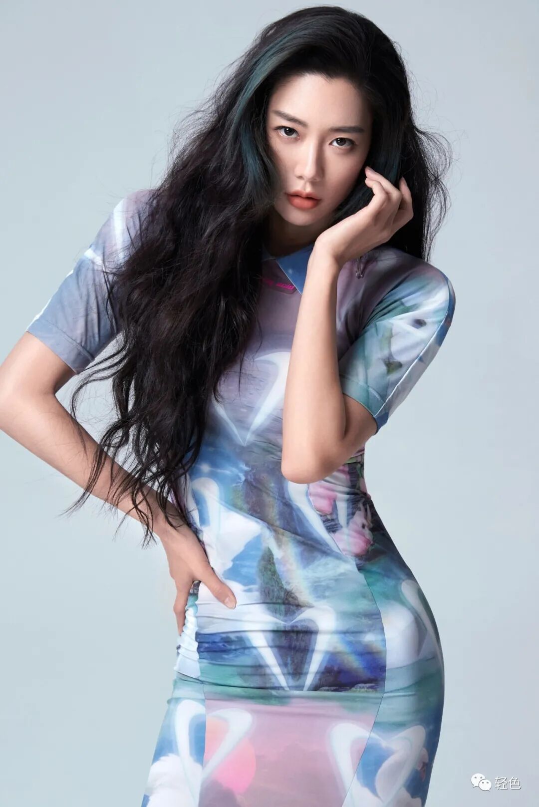 【美女】《流浪地球2》中的她，有着傲人的事业线，迷人的水蛇腰（组图） - 16