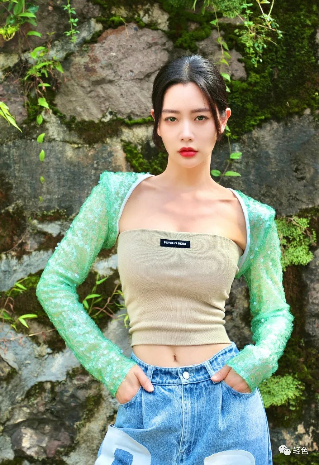 【美女】《流浪地球2》中的她，有着傲人的事业线，迷人的水蛇腰（组图） - 18