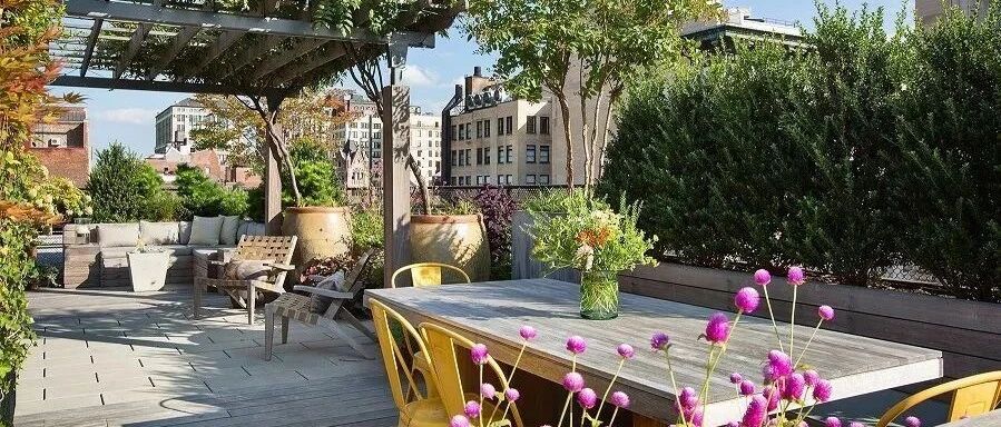 这就是我坚持买一楼或顶楼的原因：送大露台！