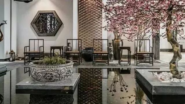 庭院深深深几许，杨柳堆烟，帘幕无重数。