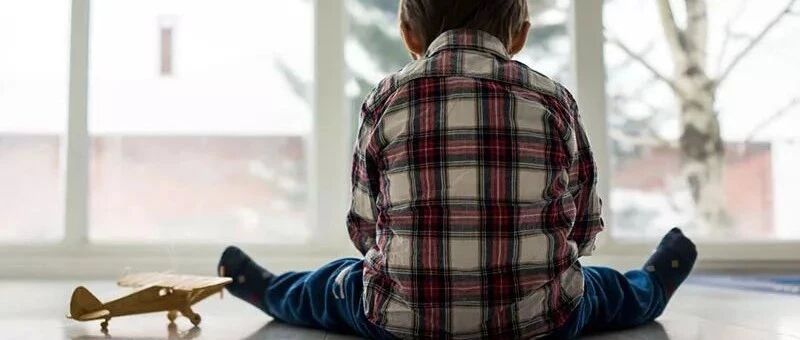 孩子总是喜欢自己玩自己的，家长要担心吗？