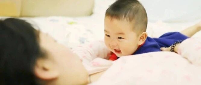 宝宝四岁前要听3000万字！今天你说够量了吗？快去聊！