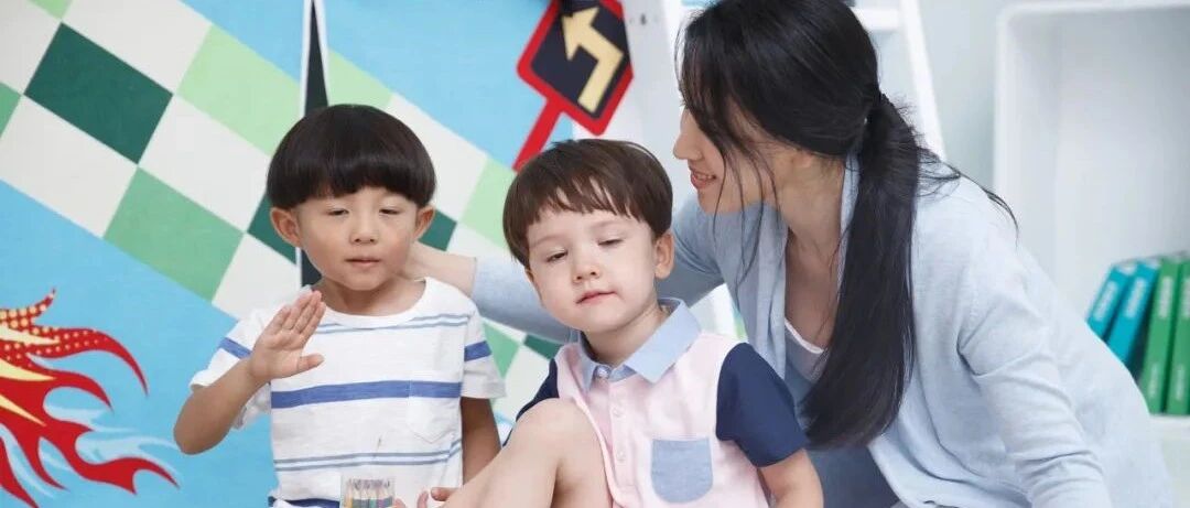 孩子发脾气时，90%家长第一句话都回应错了！聪明的父母这样做