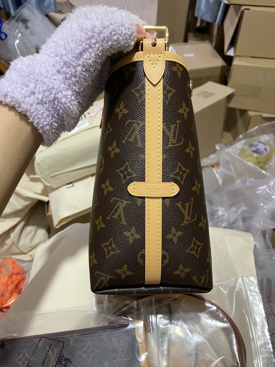 几百块的LV，都是从广州这个地方出来的  第2张