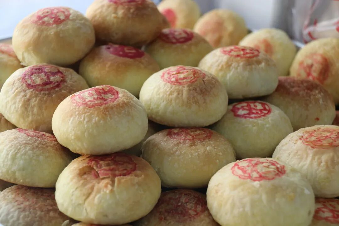 吸引很多人买的延安宾馆土月饼皮薄馅多