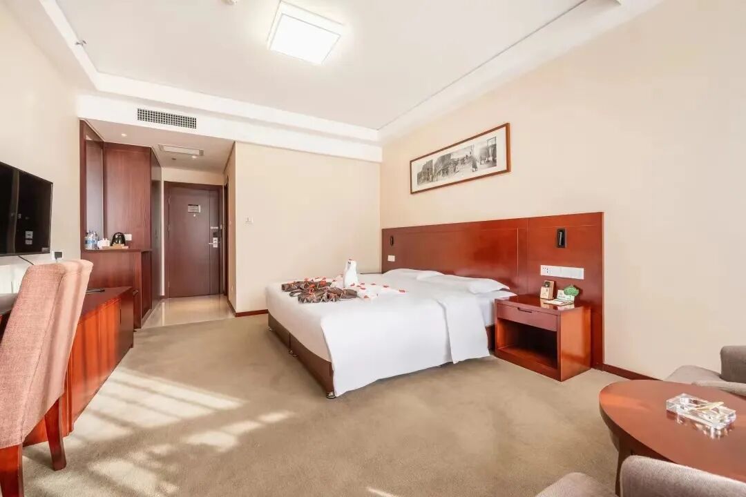 荣华大厦简介延安荣华大厦系延安旅游(集团)有限公司下属分公司是以"