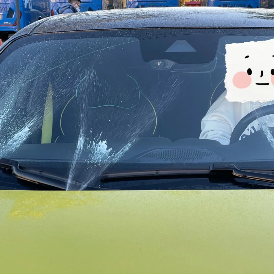 轿车车窗上霜是什么原因