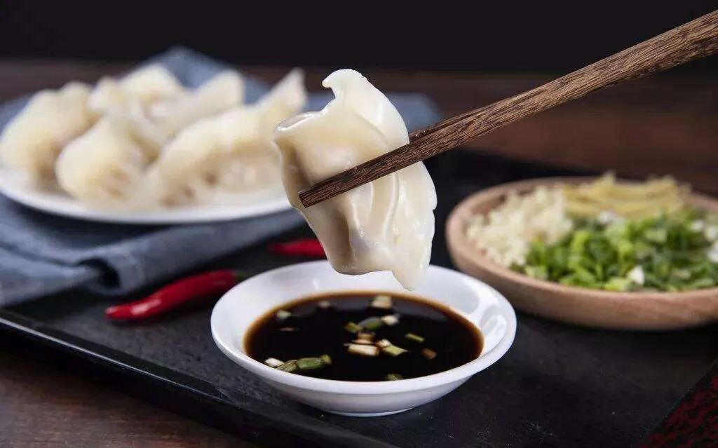 吃饺子不蘸酱油进监狱真实事件 真实的荒诞：吃饺子没蘸酱油进监狱了 | 好好说话多么重要