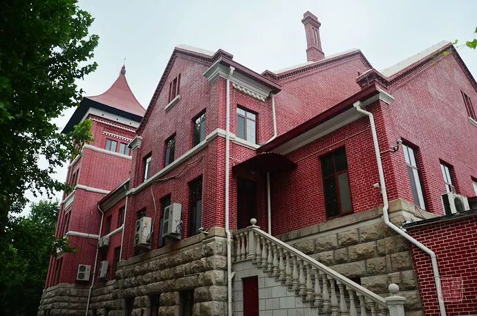 『馨香槐荫』第一座完全由中国人投资建造的基督教建筑——经四路基督教堂