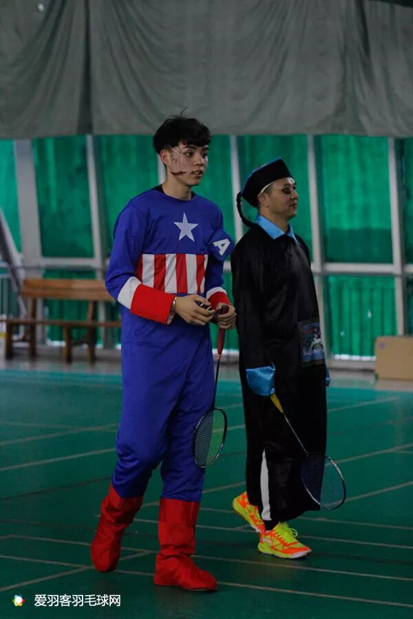 【南宁羽毛球爱好社团】万圣节还能这么玩?羽球教练变"僵尸"!