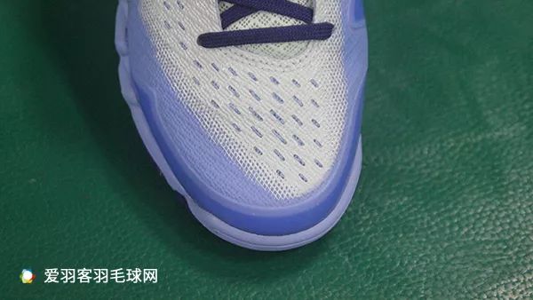 羽毛球鞋和乒乓球鞋有啥区别_怎样买羽毛球鞋_在香港买尤尼克斯羽毛球鞋多少钱