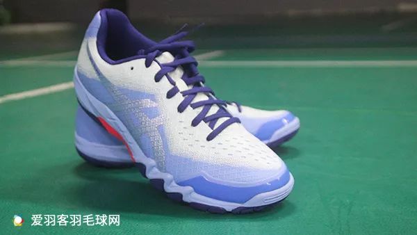 怎样买羽毛球鞋_羽毛球鞋和乒乓球鞋有啥区别_在香港买尤尼克斯羽毛球鞋多少钱