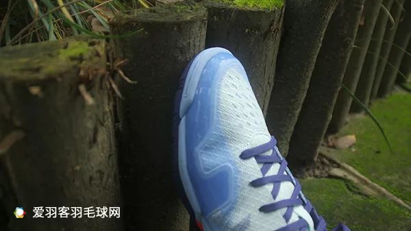 羽毛球鞋和乒乓球鞋有啥区别_在香港买尤尼克斯羽毛球鞋多少钱_怎样买羽毛球鞋