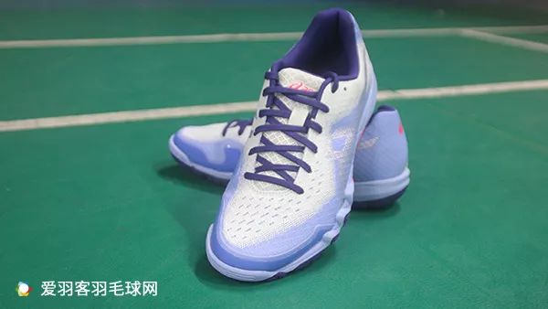 羽毛球鞋和乒乓球鞋有啥区别_在香港买尤尼克斯羽毛球鞋多少钱_怎样买羽毛球鞋