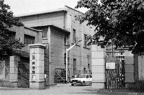 人大毕业生进厂卷香烟？你想象不到，烟草公司有多赚钱