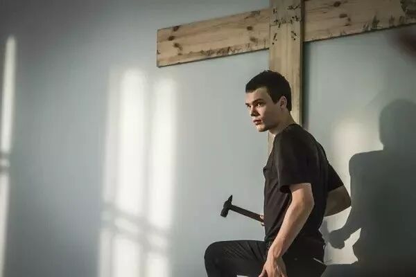 用宗教狂热取代躁郁青春《门徒》